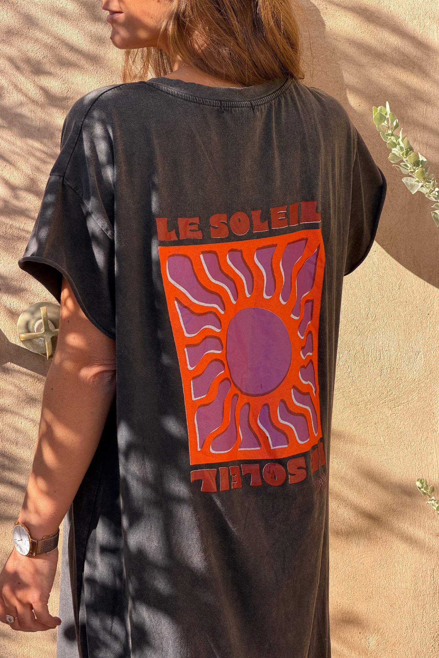 Robe longue confort gris délavé en coton stretch col v imprimé le soleil