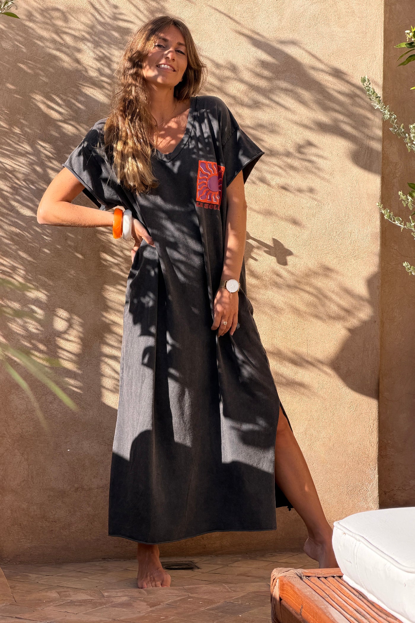 Robe longue confort gris délavé en coton stretch col v imprimé le soleil