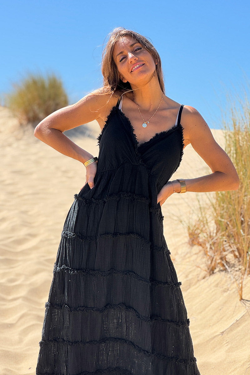 Robe longue doublée noire à bretelles détails franges