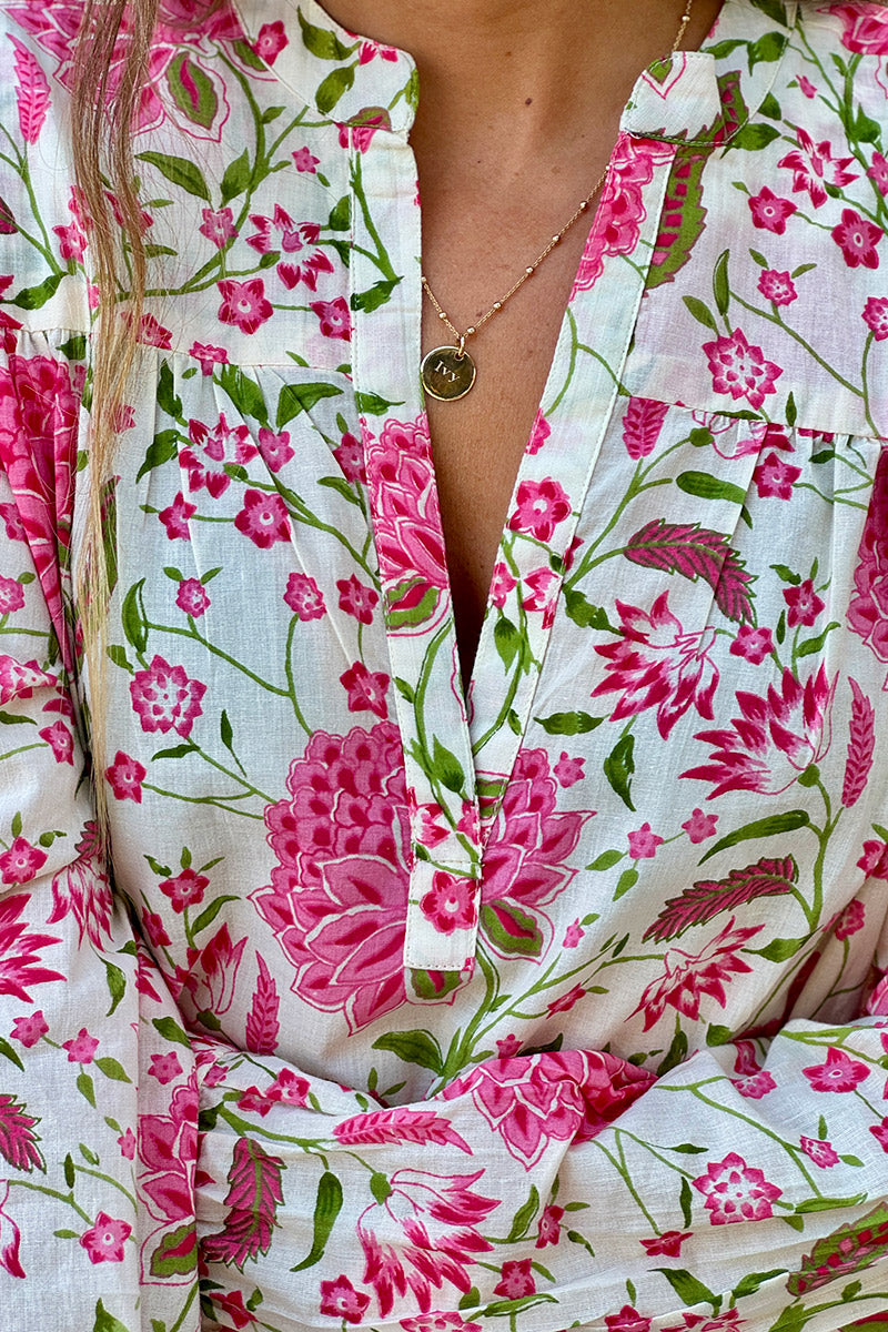Robe longue écrue en coton imprimé fleurs roses col v