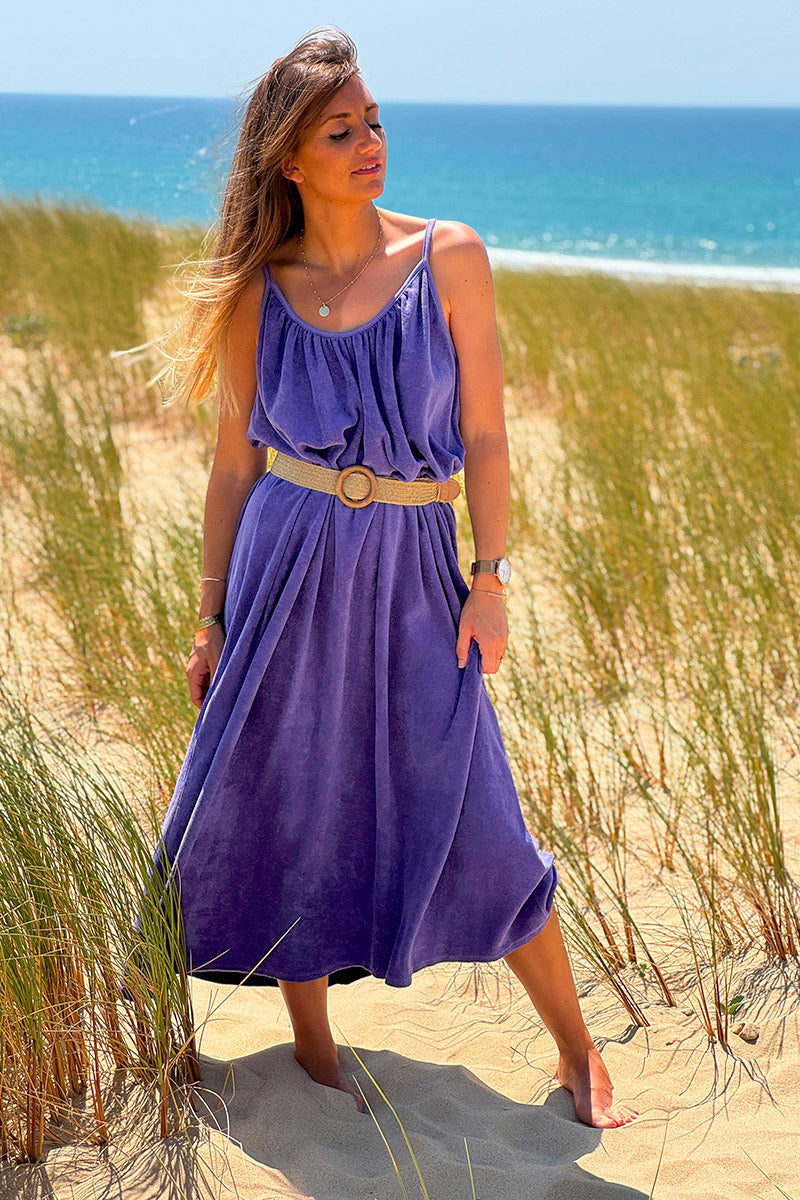 Robe longue en éponge violette à bretelles
