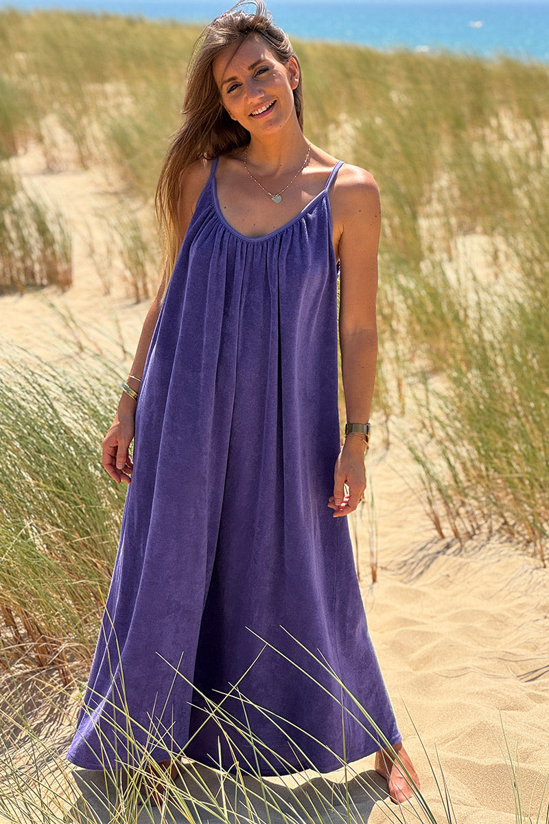 Robe longue en éponge violette à bretelles