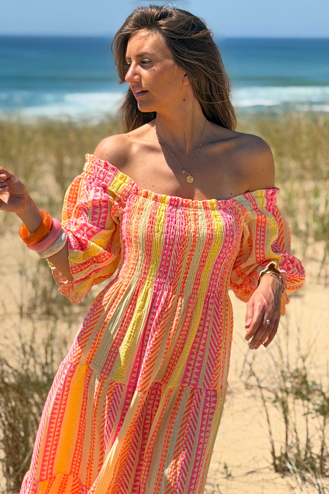 Robe longue en gaze de coton jaune col smocke imprimé rayures ethnique fluo
