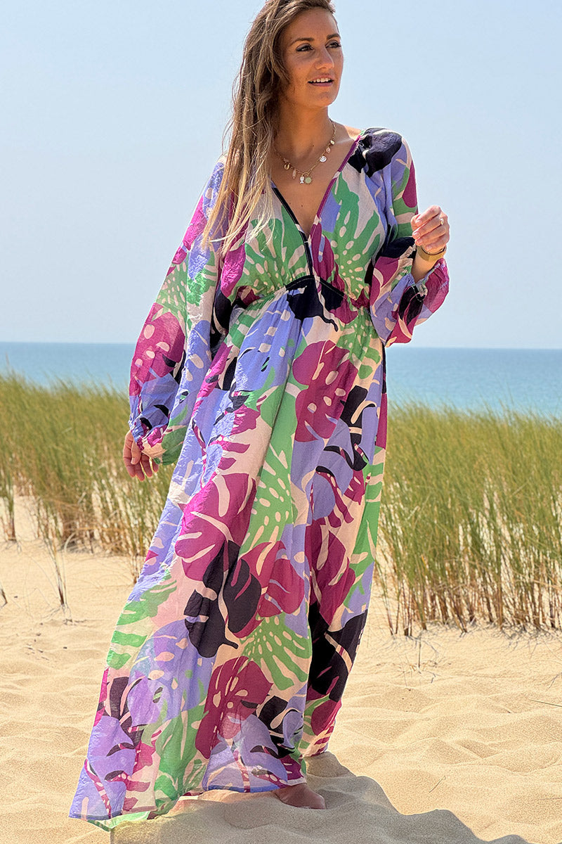 Robe longue légère en coton décolleté imprimé feuilles tropicales lilas et vert