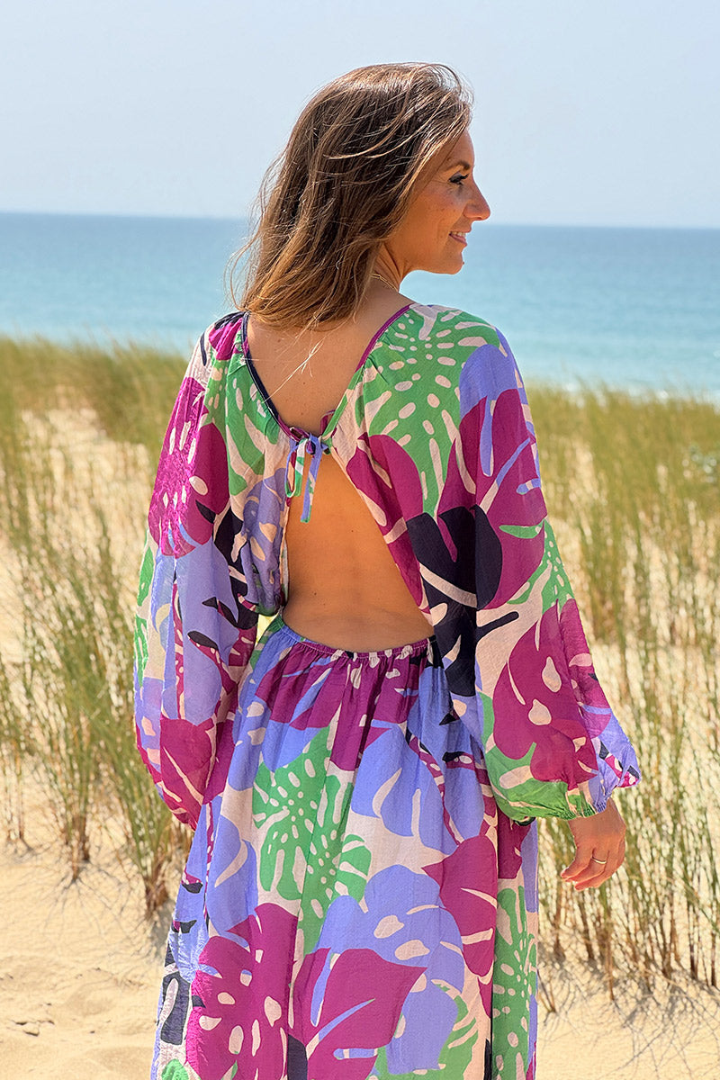 Robe longue légère en coton décolleté imprimé feuilles tropicales lilas et vert