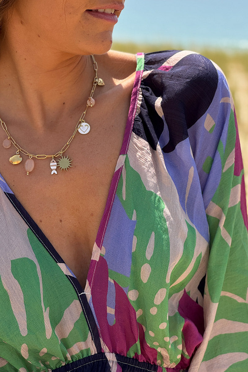 Robe longue légère en coton décolleté imprimé feuilles tropicales lilas et vert