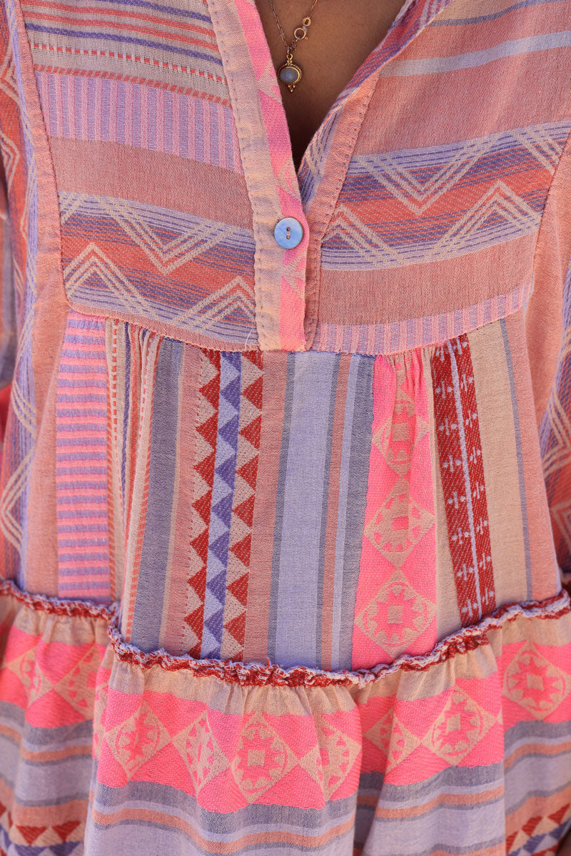 Robe rose en coton effet piqué imprimé aztèque avec volants