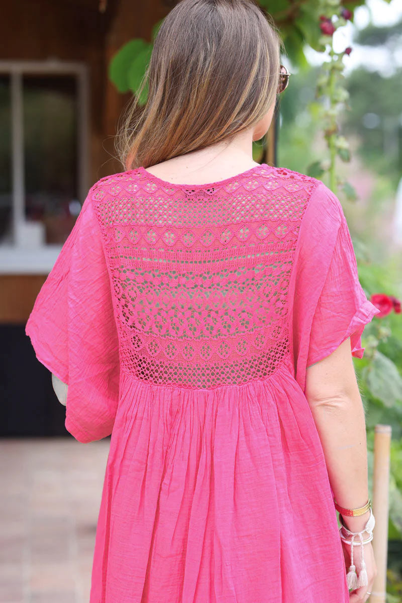 Vestido fucsia claro de gasa de algodón con top de encaje