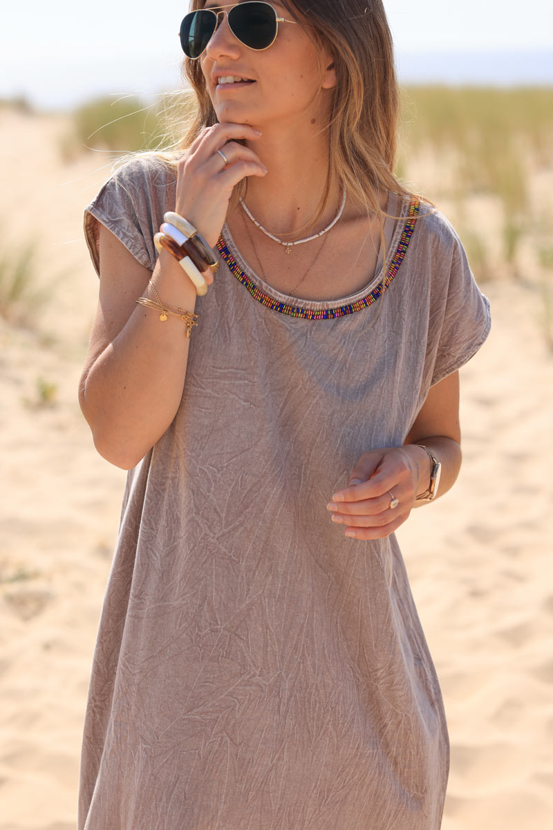 Faded taupe maxi t-shirt dress with colorful pearl collar