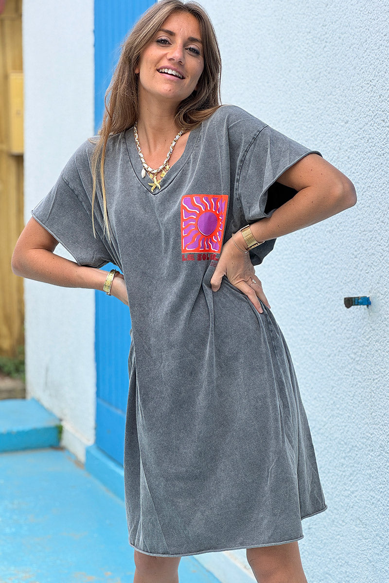 Robe t-shirt stretch et confort gris délavé imprimé logo Le Soleil dans le dos col v