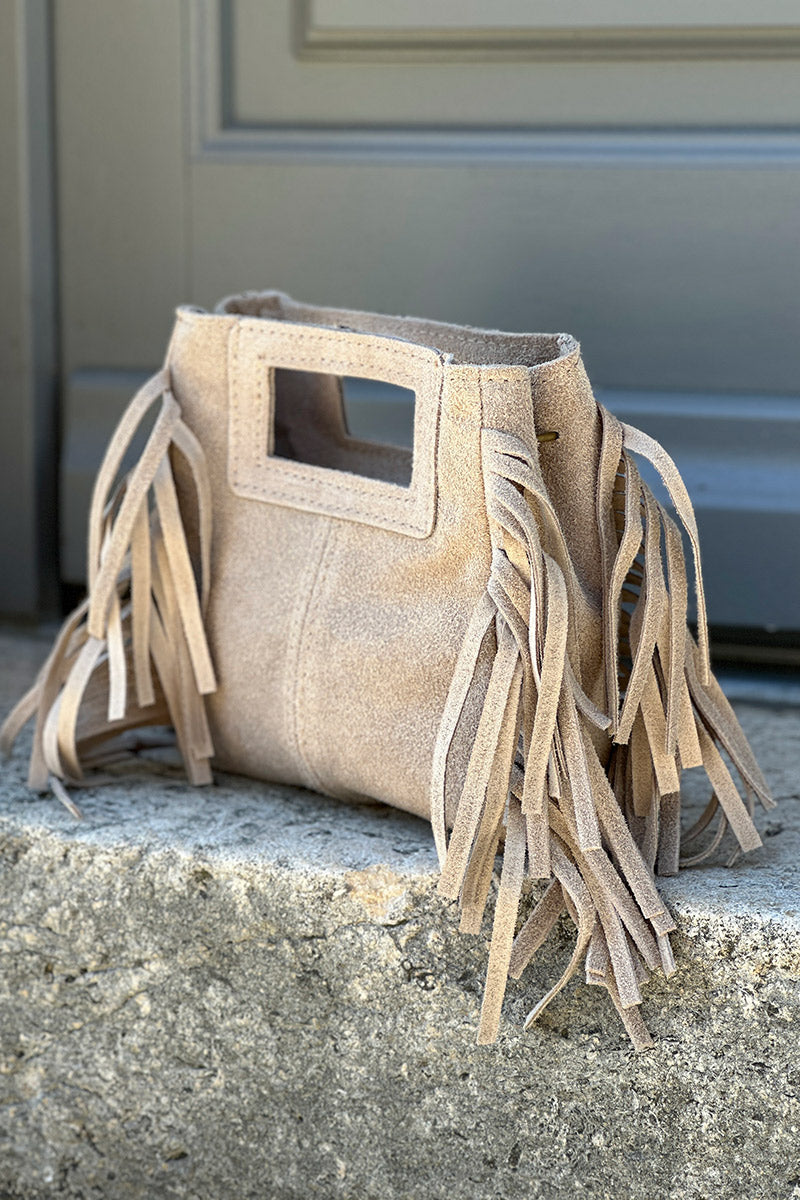 Sac à main à franges beige en cuir suède anse poignée et bandoulière mini format
