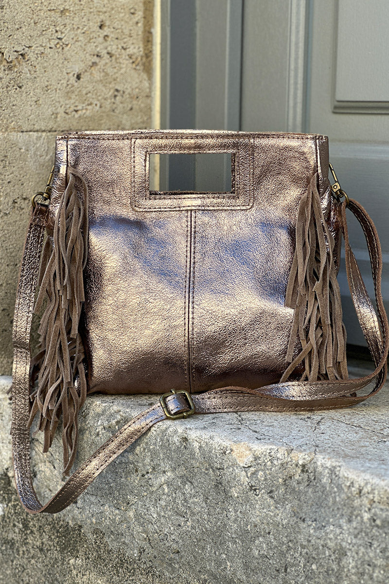 Sac à main à franges taupe bronze en cuir irisé anse poignée et bandoulière