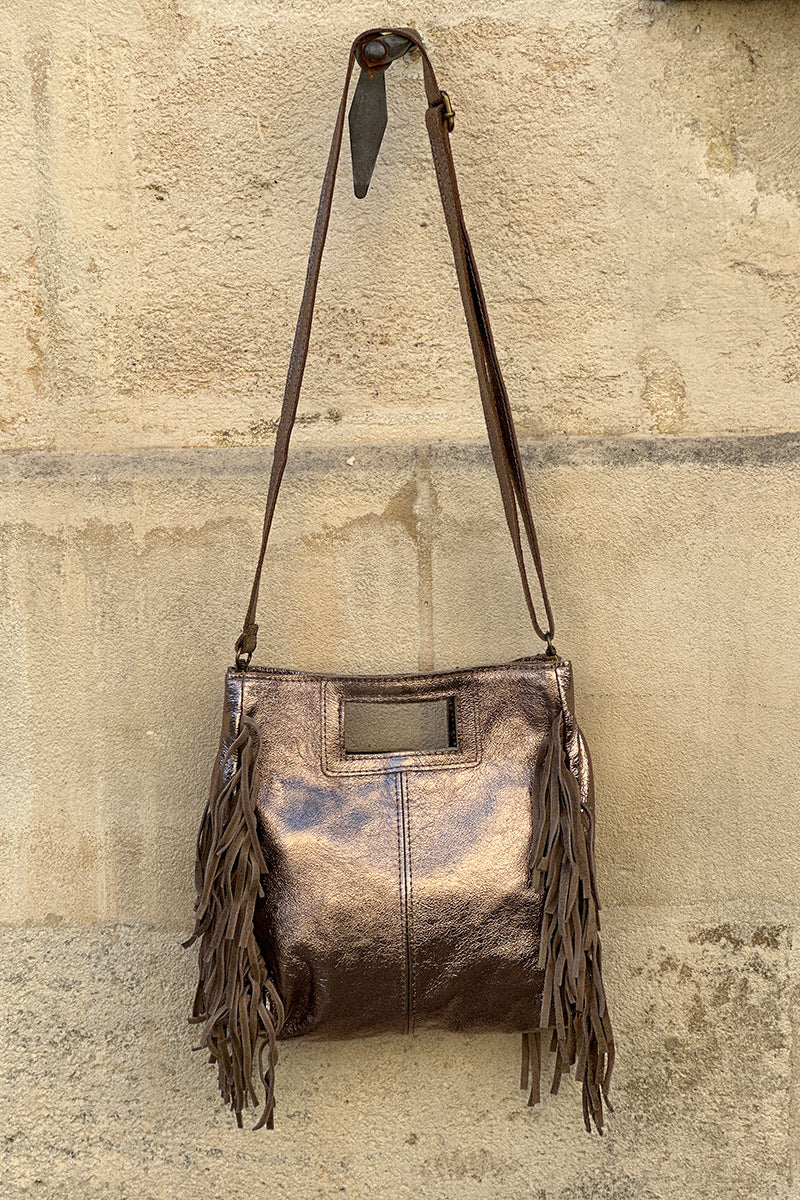 Sac à main à franges taupe bronze en cuir irisé anse poignée et bandoulière
