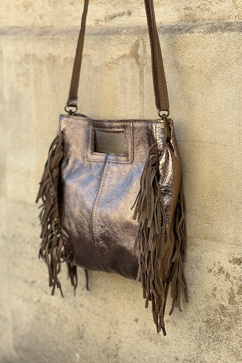 Sac à main à franges taupe bronze en cuir irisé anse poignée et bandoulière