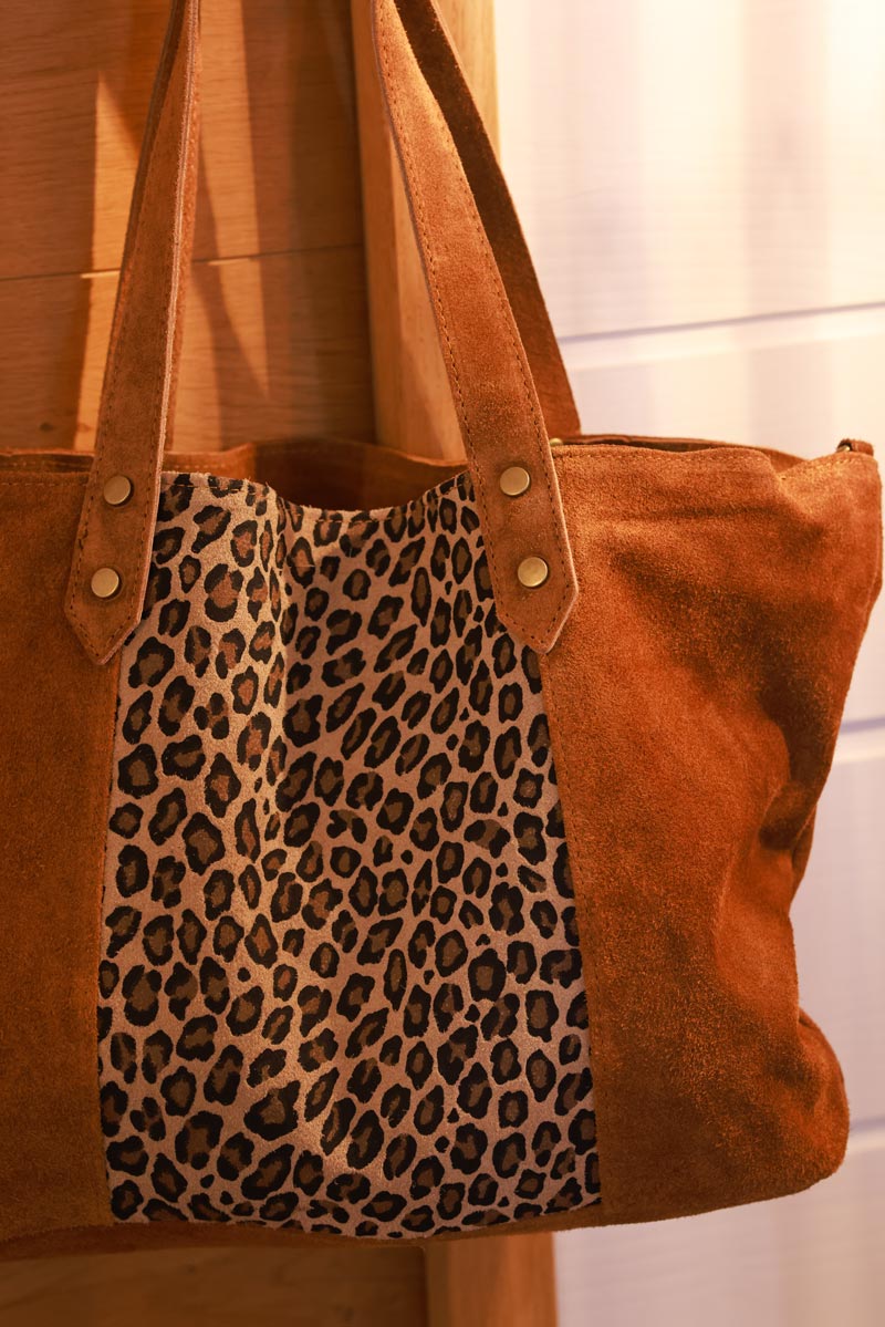 Sac à main en cuir velours camel et léopard