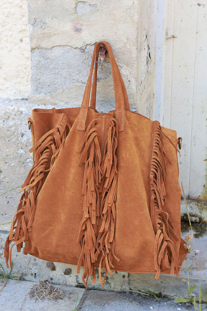 Bolso de mano de piel ante suave camel con flecos + bandolera