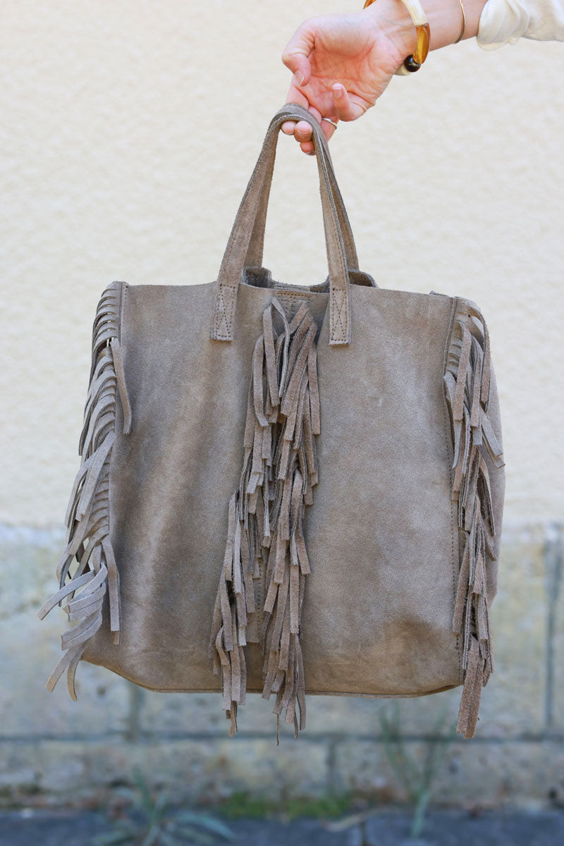 Sac a main en cuir velours souple taupe avec franges + bandouliere