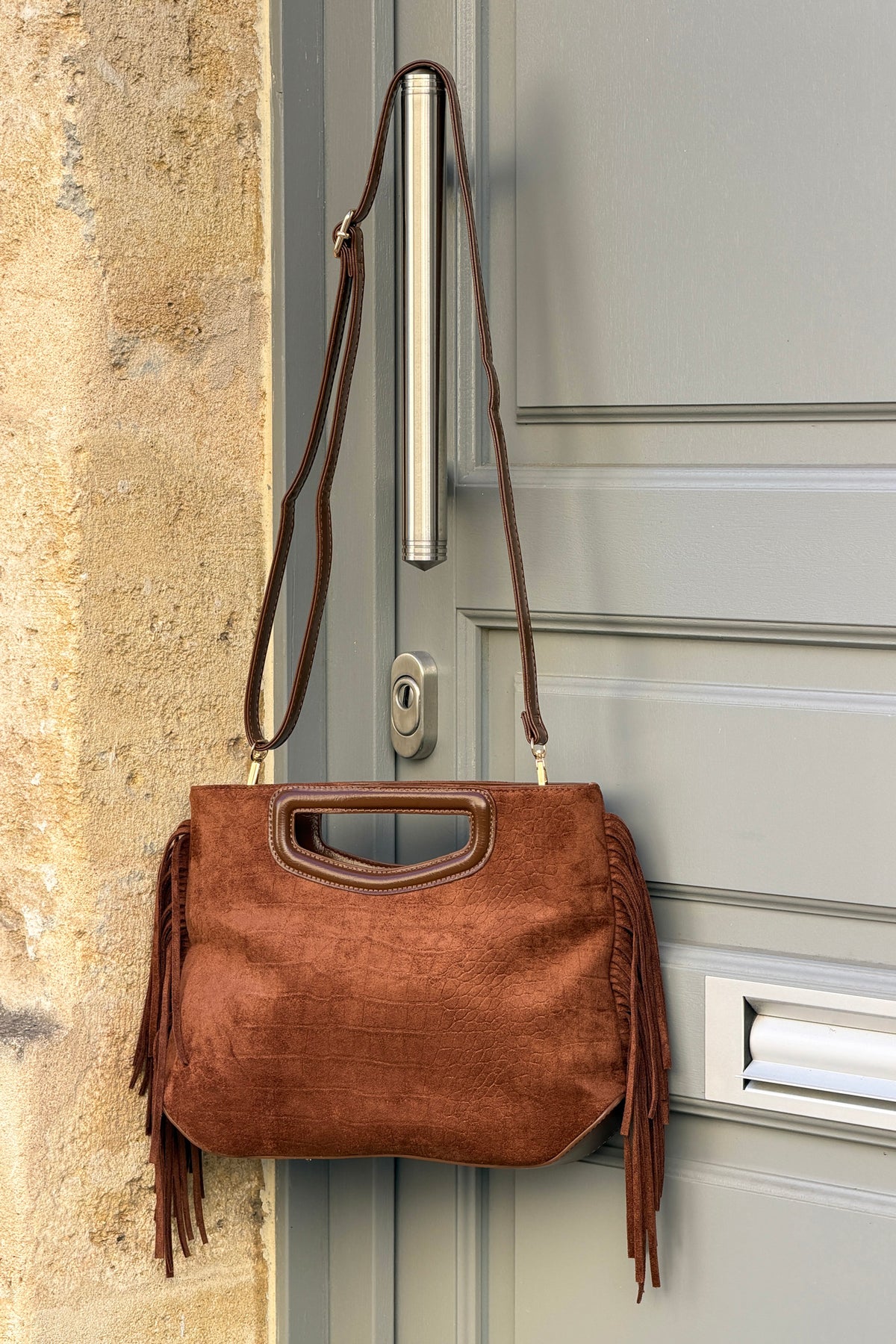 Sac à main en suédine camel effet croco détail franges