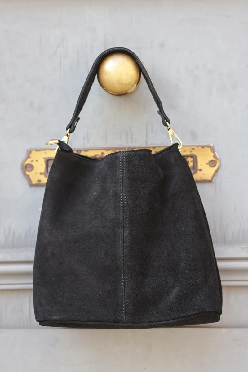 Sac à main forme seau noir en cuir velours détails léopard