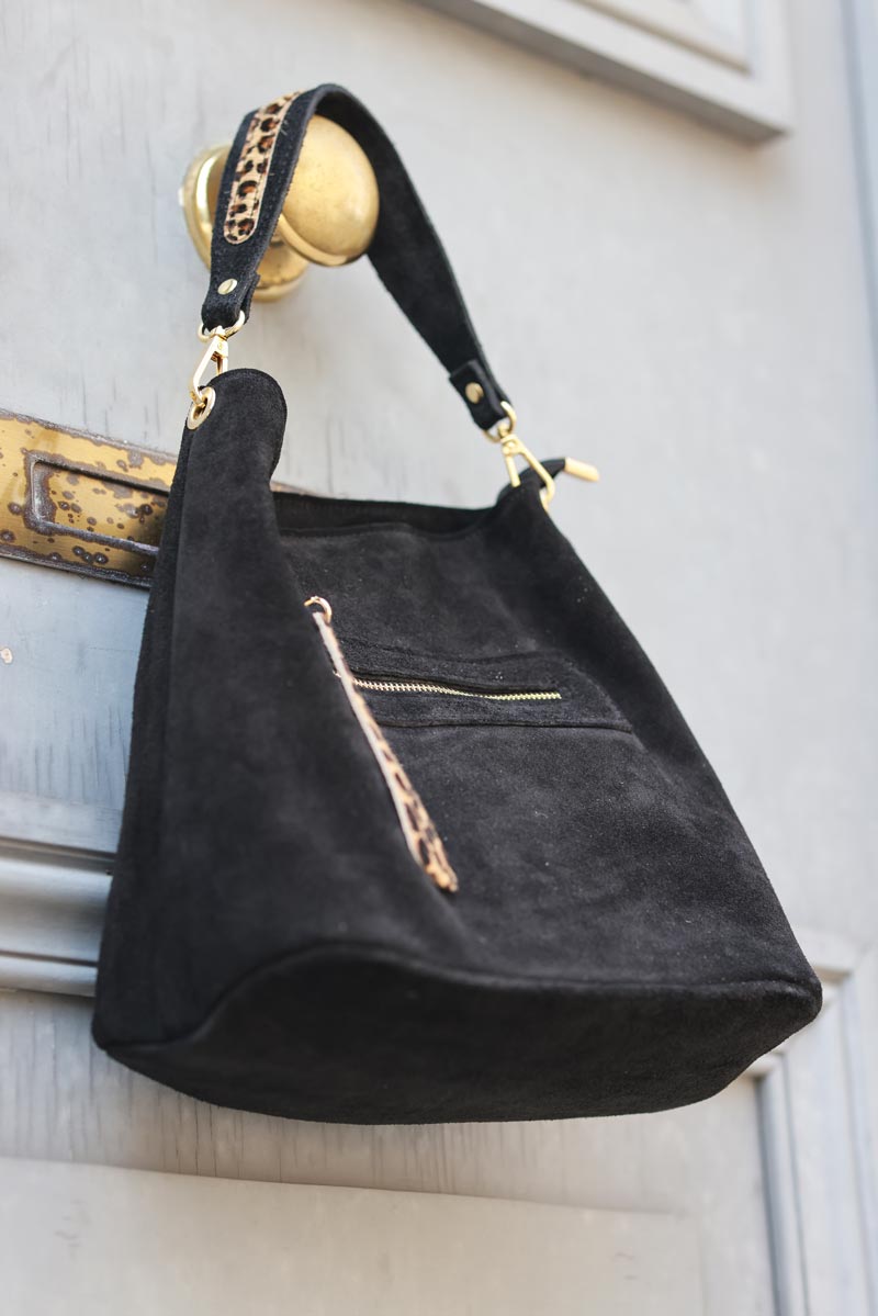 Sac à main forme seau noir en cuir velours détails léopard