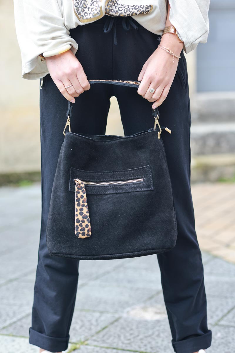 Sac à main forme seau noir en cuir velours détails léopard