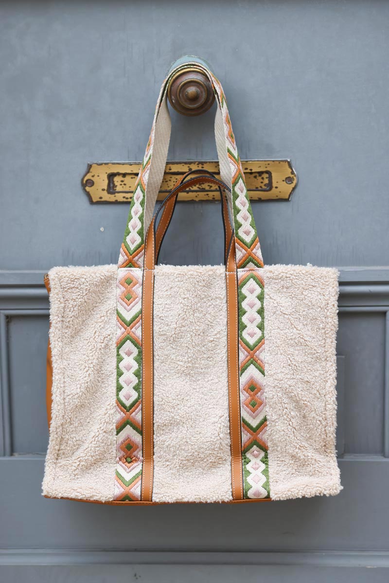Sac a main moumoute beige et broderie ethnique g045 (1)
