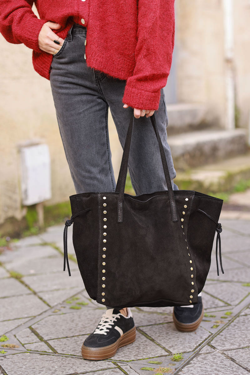 Sac à main noir en cuir velours souple avec clous