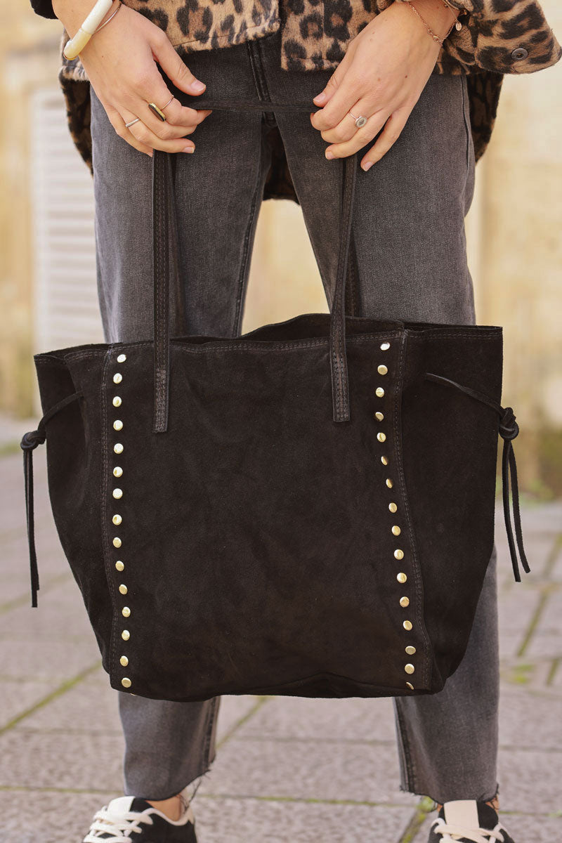 Sac à main noir en cuir velours souple avec clous