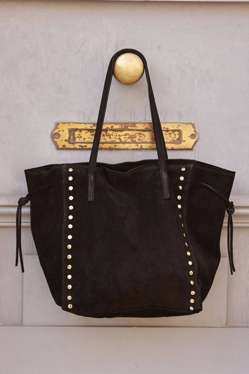 Sac à main noir en cuir velours souple avec clous