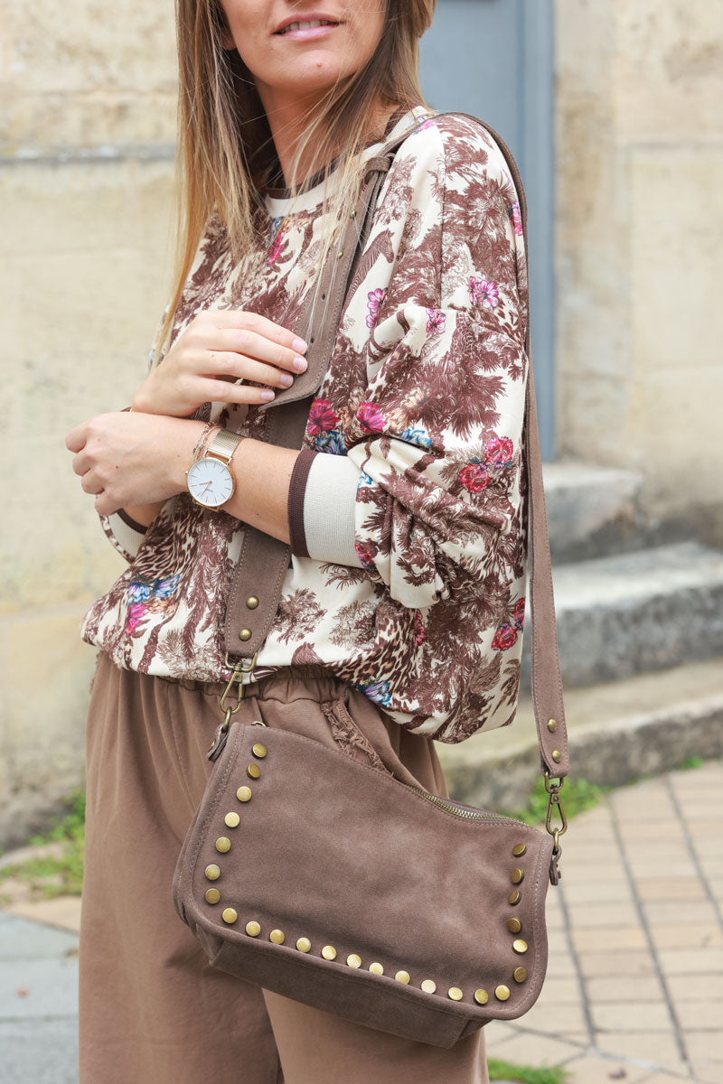 Sac bandoulière en cuir velours taupe avec clous et zip