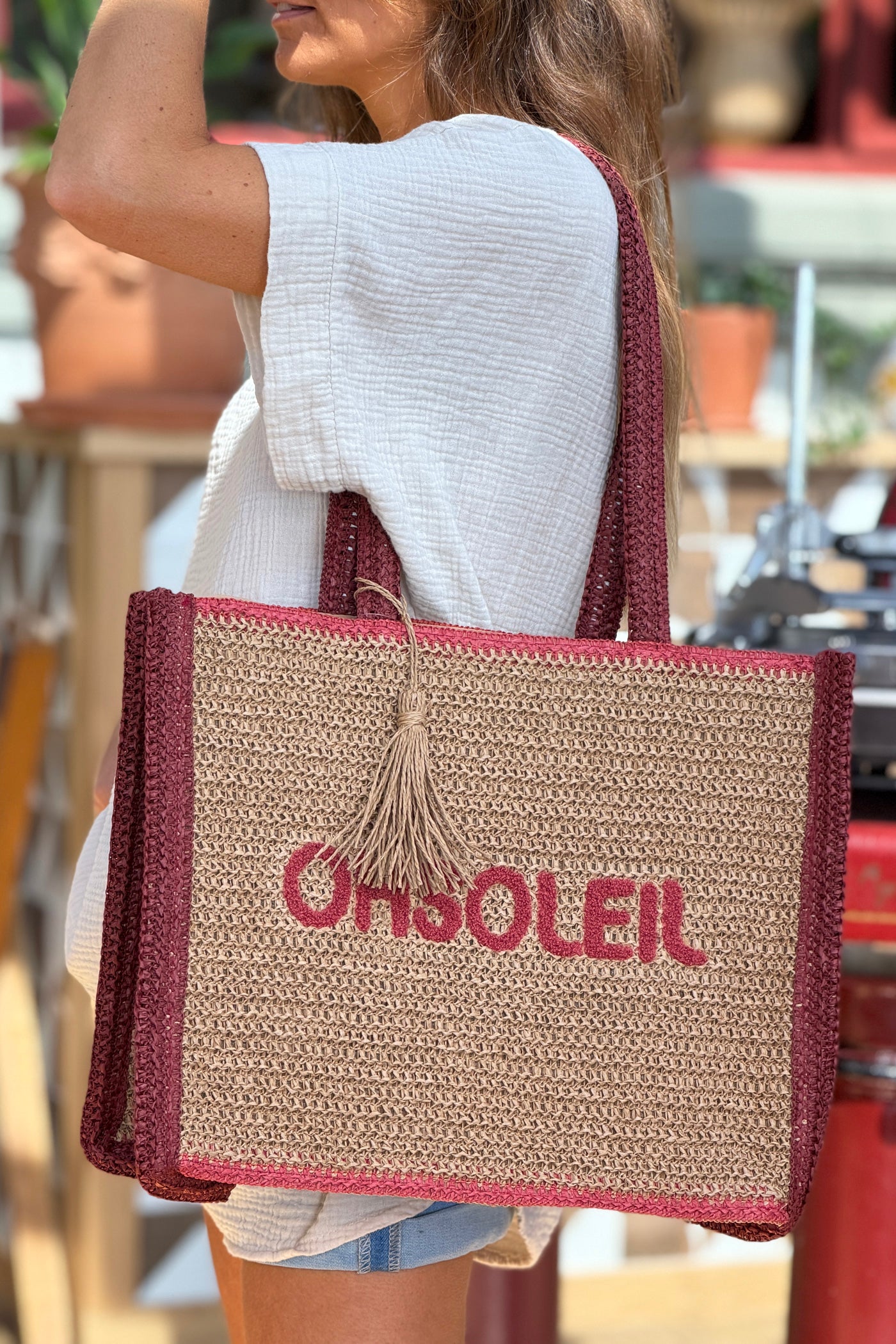 Sac cabas en style raphia paille camel et bordeaux broderie "Oh Soleil"