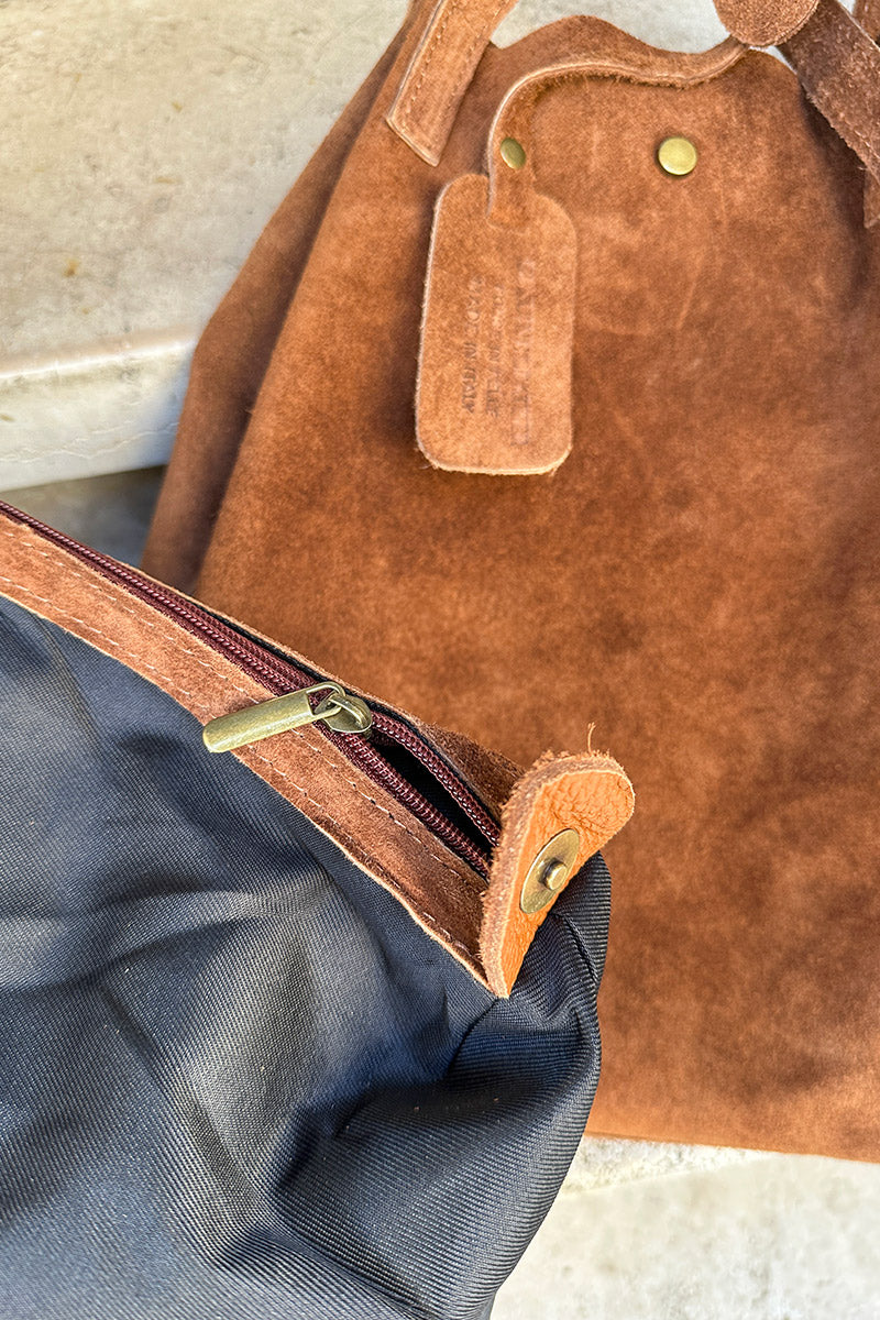 Sac en cuir velours camel forme tote bag avec grande pochette