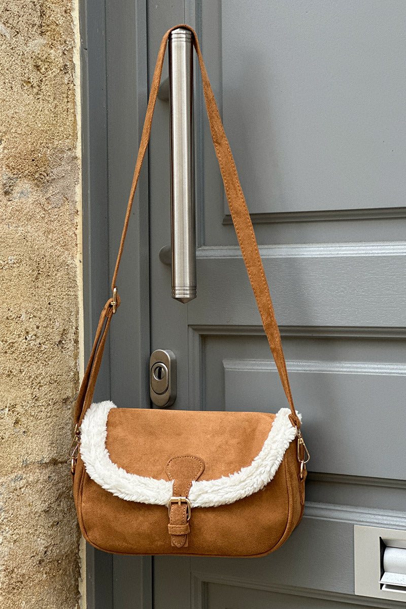Sac en suédine camel avec boucle et détail moumoute