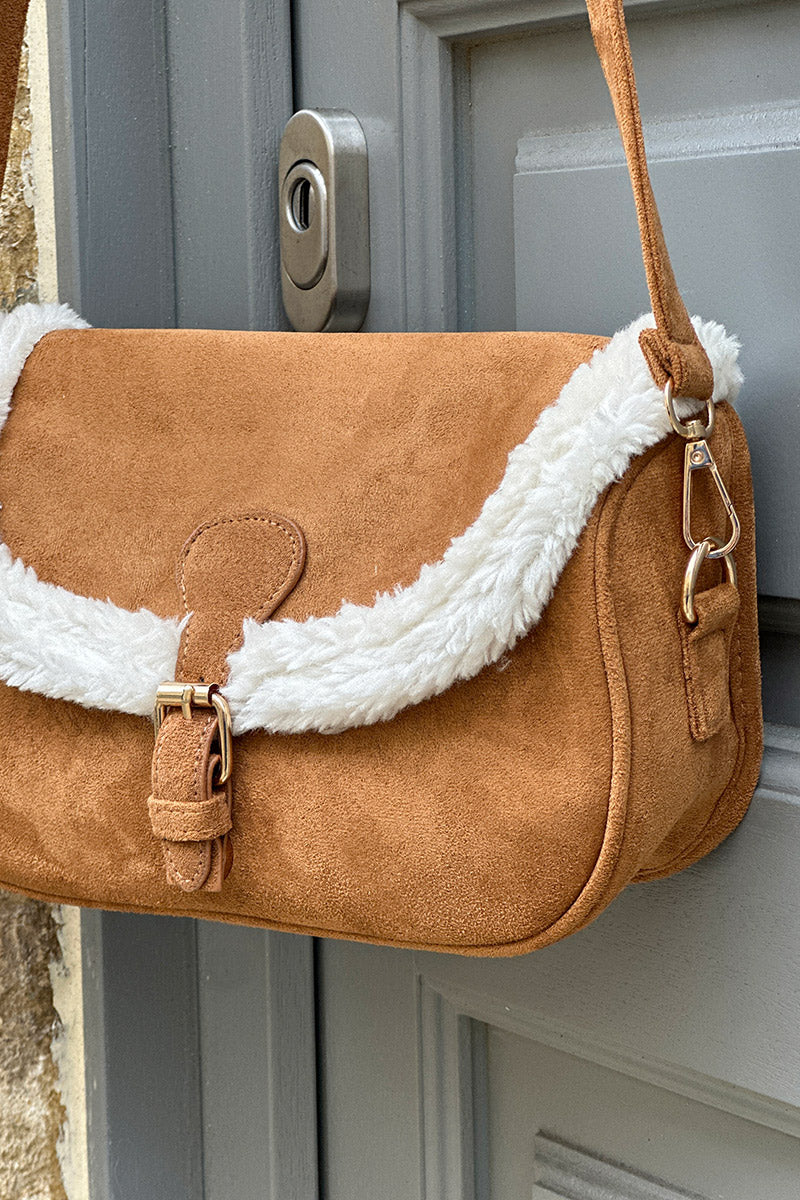 Sac en suédine camel avec boucle et détail moumoute