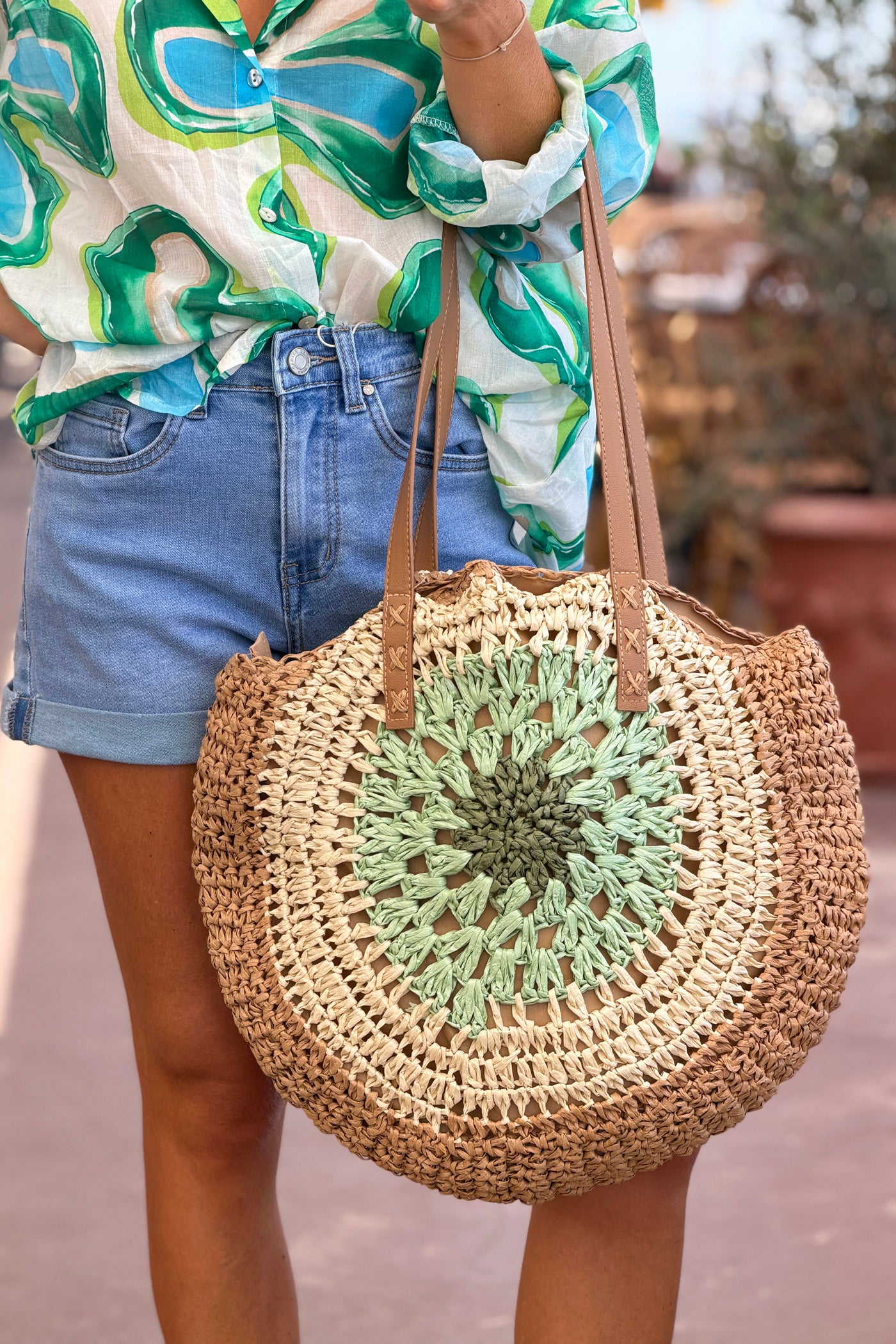 Sac rond style raphia couleur naturelle et vert clair