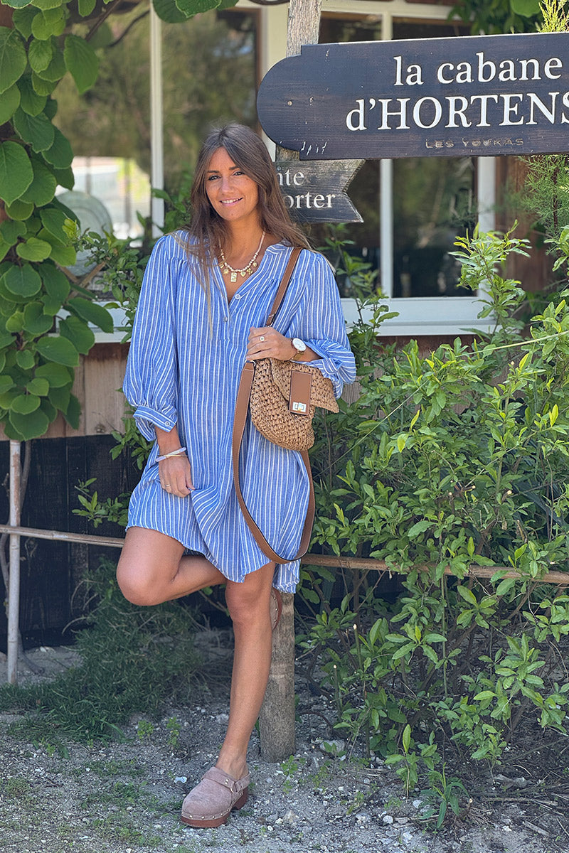 Sac tressé style raphia camel avec rabat fermoir et bandoulière en simili cuir