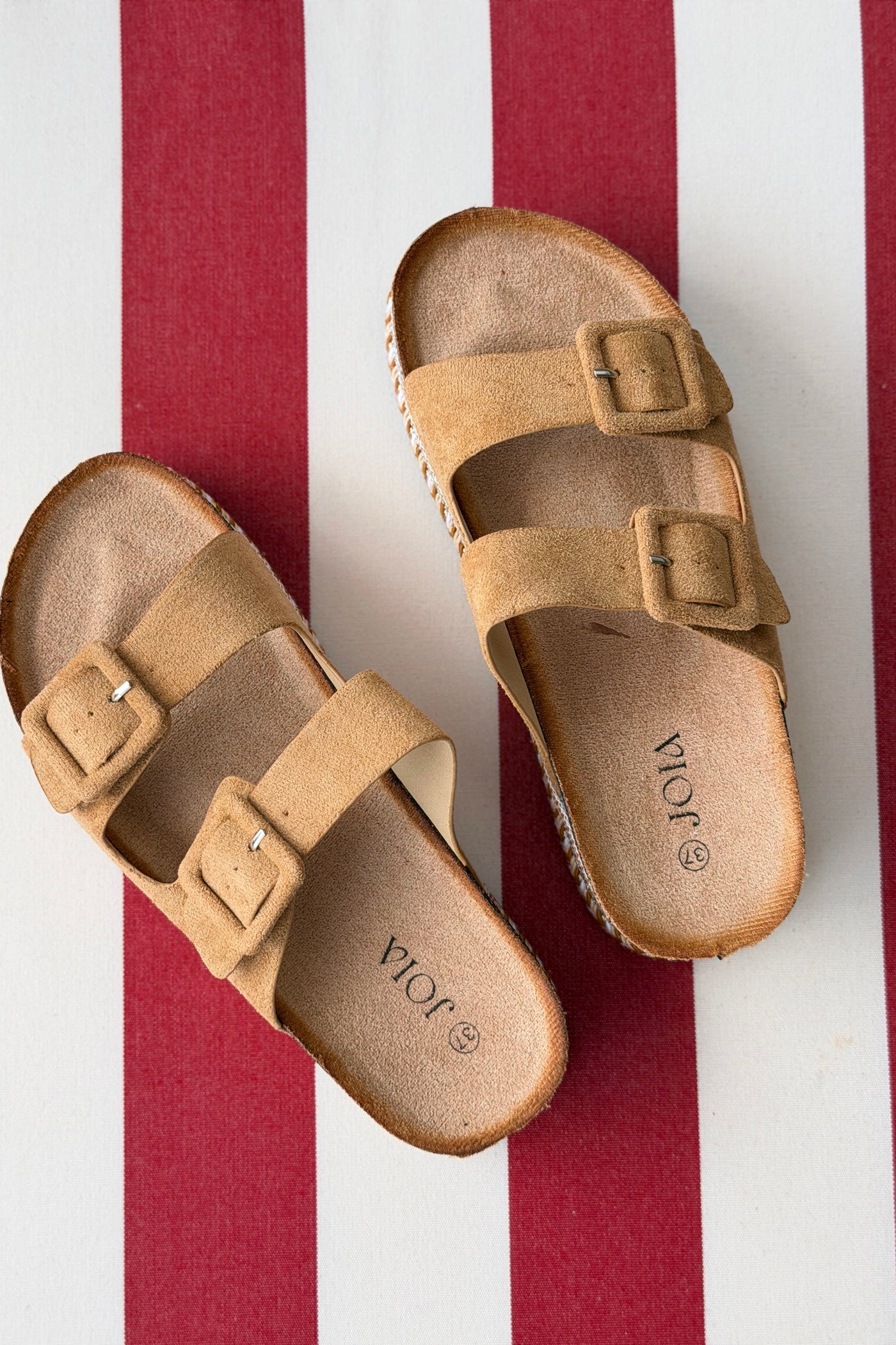 Sandales double brides camel semelle épaisse brillante