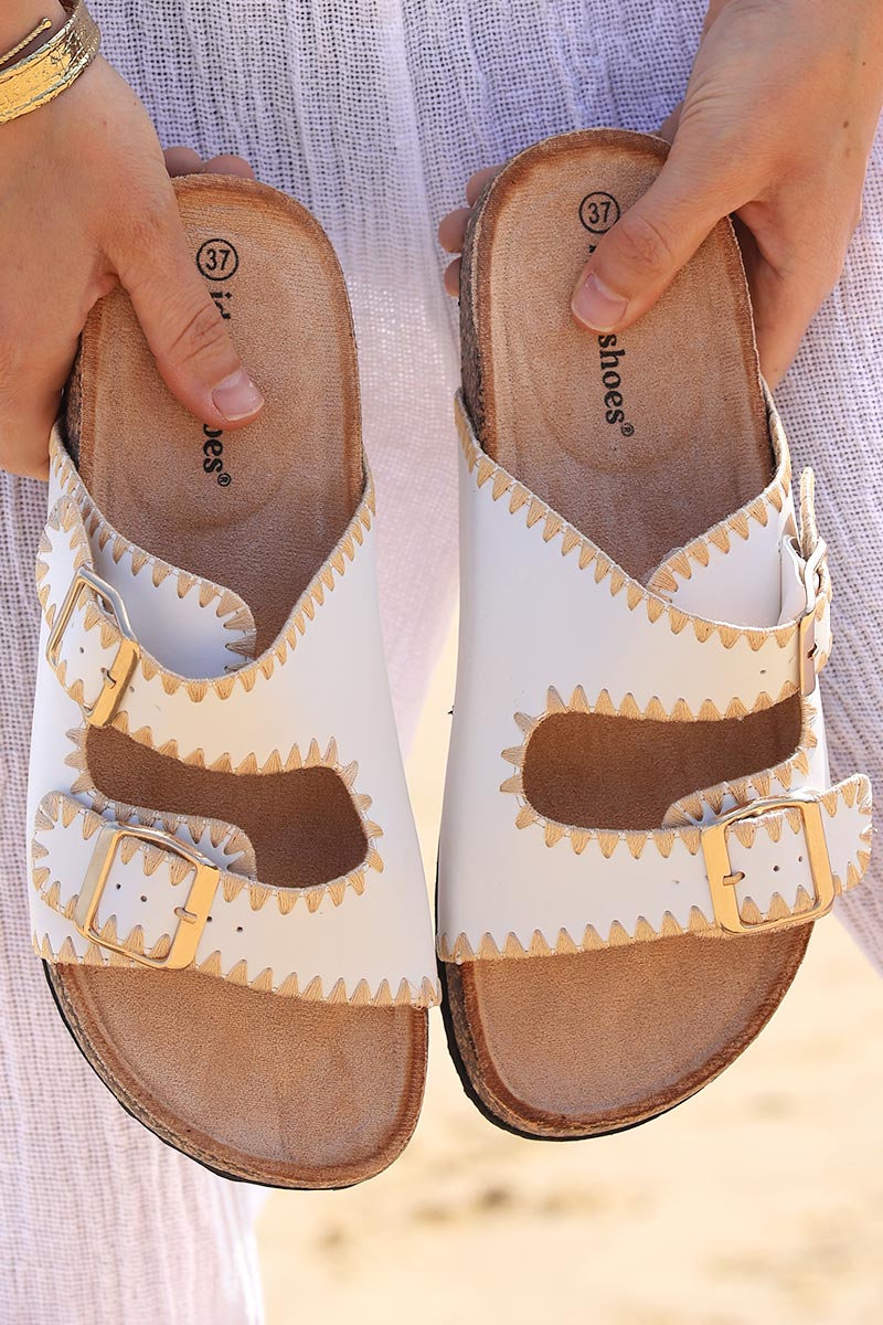 Sandales en simili blanc détail broderie dorée double boucle