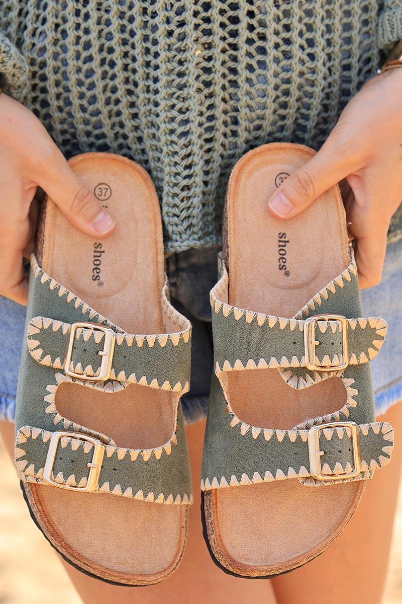 Sandalias de ante caqui con detalle de bordado dorado de doble hebilla