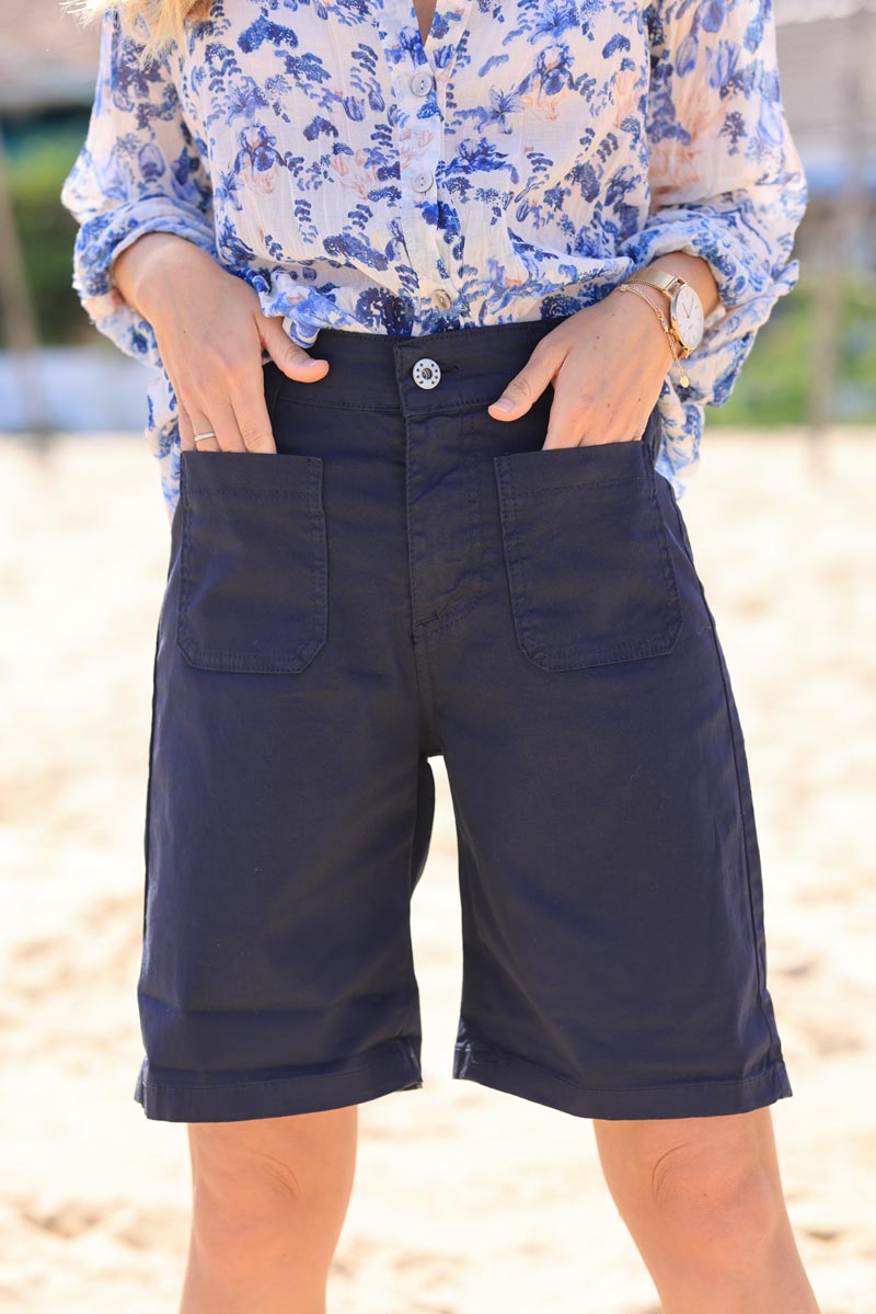 Short bermuda bleu marine en toile poches plaquées