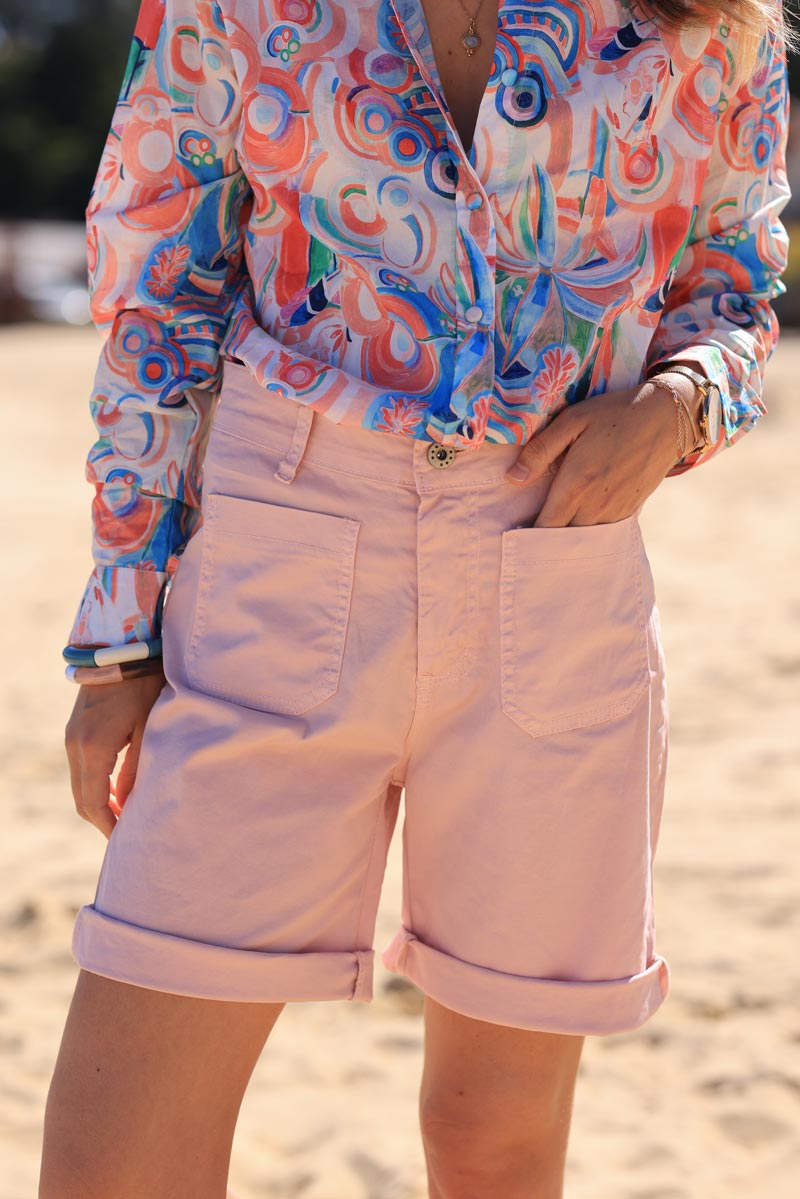 Short bermuda rose pâle en toile poches plaquées