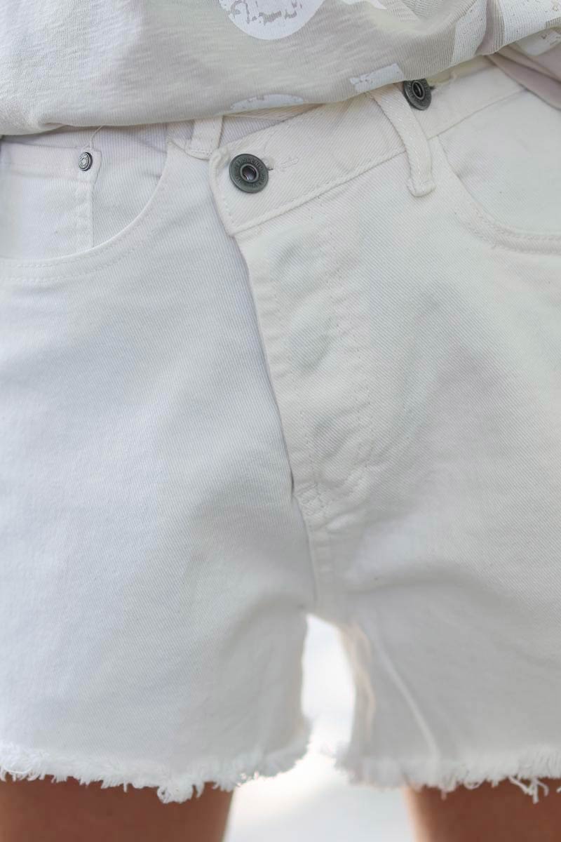 Short blanc casse loose taille haute boutons decales E117 (1)