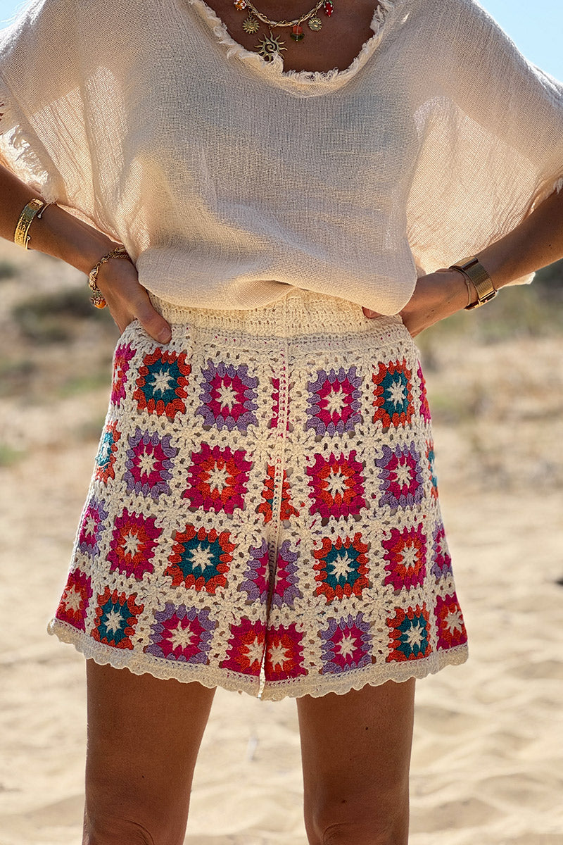 Short en coton mélangé style et motifs crochet colorés