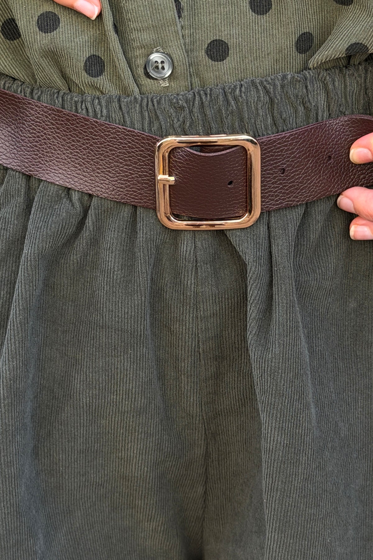 Short kaki en velours côtelé taille élastique avec ceinture simili