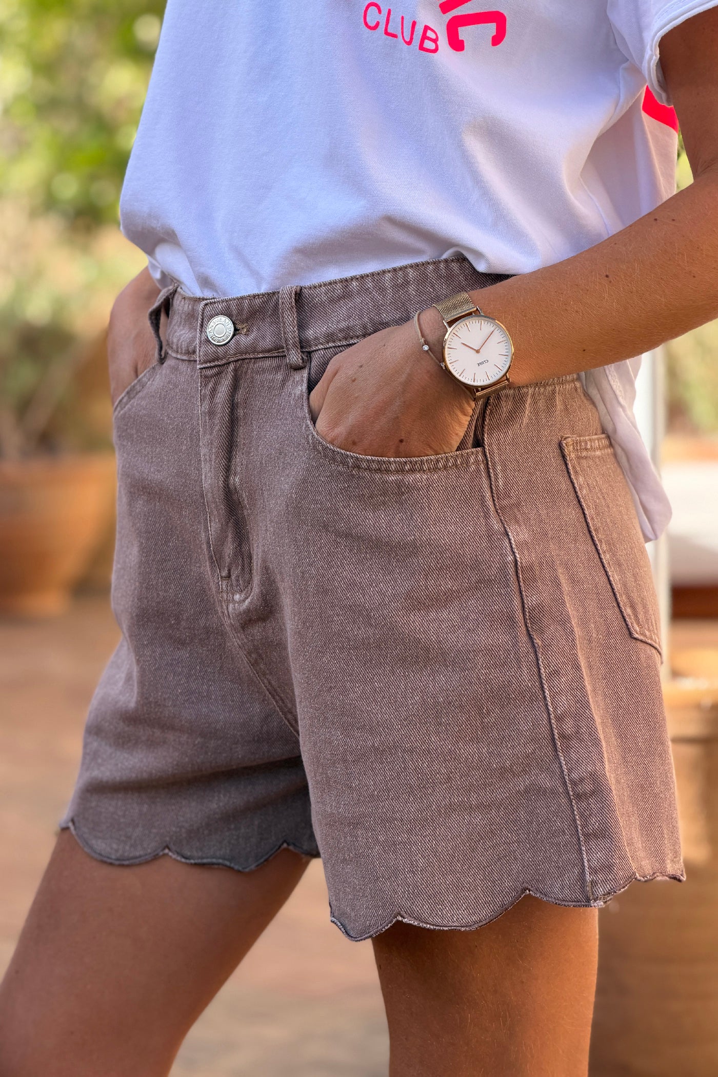 Short marron glacé délavé en jean souple avec ourlet festonné