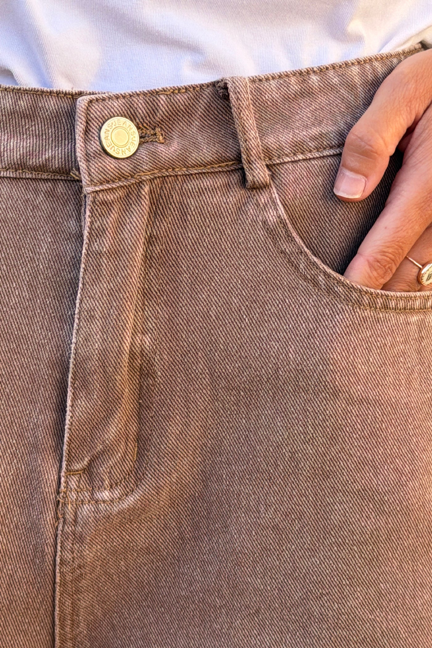 Short marron glacé délavé en jean souple avec ourlet festonné