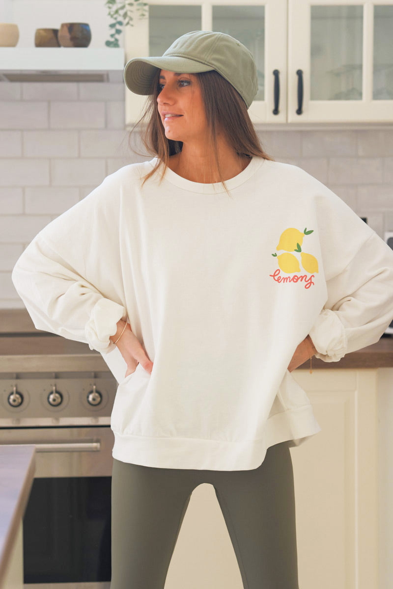 Sweat blanc large et confort motif citrons lemons délavé