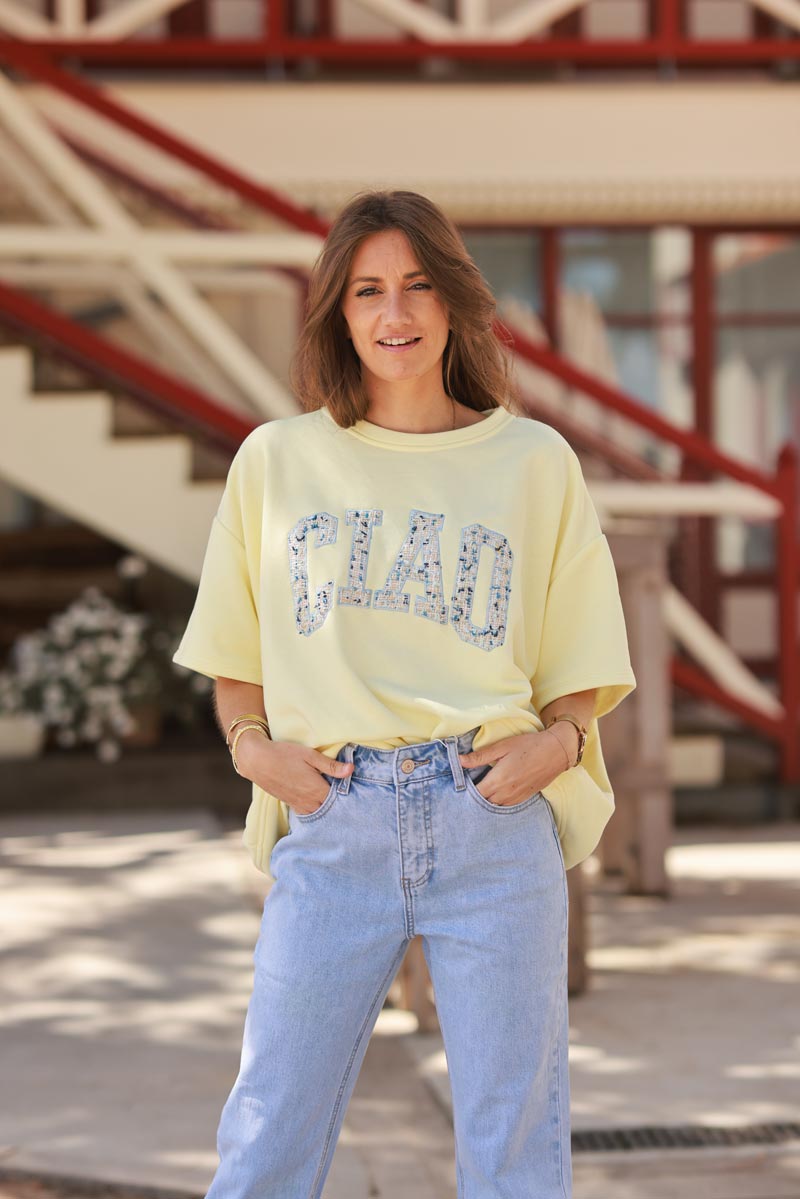 Sweat confort jaune manches courtes looses broderie CIAO colorée