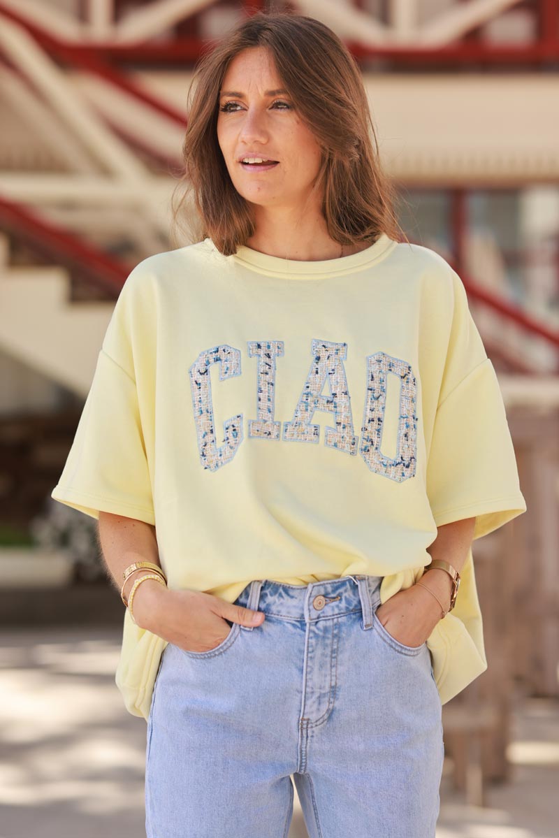 Sweat confort jaune manches courtes looses broderie CIAO colorée