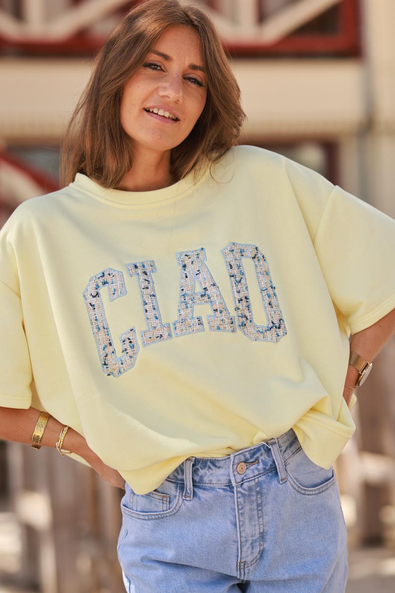 Sweat confort jaune manches courtes looses broderie CIAO colorée